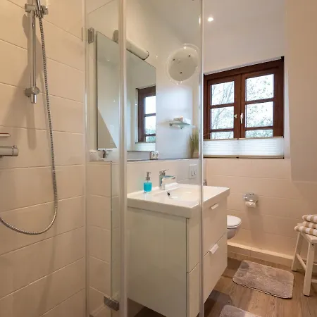 Haus Mittelstr Whg 4 Og Rechts *